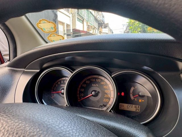 2013 Nissan Livina 1.6  免鑰匙啟動 恆溫空調  影音多媒體  抬頭顯示器  第4張相片