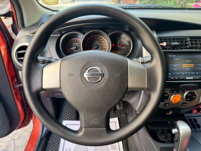 2013 Nissan Livina 1.6  免鑰匙啟動 恆溫空調  影音多媒體  抬頭顯示器  第5張相片