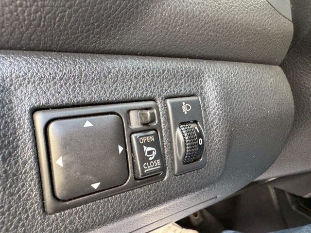 2013 Nissan Livina 1.6  免鑰匙啟動 恆溫空調  影音多媒體  抬頭顯示器  第7張相片