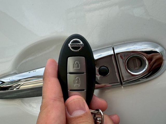 2023 Nissan Tiida 5D J  免鑰匙啟動  恆溫空調 定速巡航 循跡防滑 雙色內裝  第5張相片