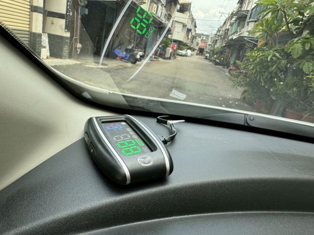 2013 Mazda 2 1.5  方向盤快控鍵 CD音響主機 電動摺疊後視鏡  第6張相片