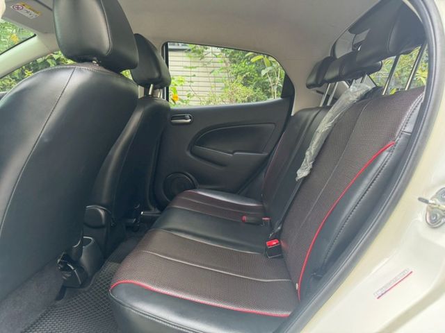 2013 Mazda 2 1.5  方向盤快控鍵 CD音響主機 電動摺疊後視鏡  第8張相片