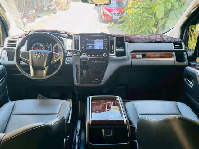 2023 Toyota Granvia 6人座旗艦  免鑰匙啟動 摸門解鎖 方向盤快控鍵 定速巡航 電動尾門  第11張相片
