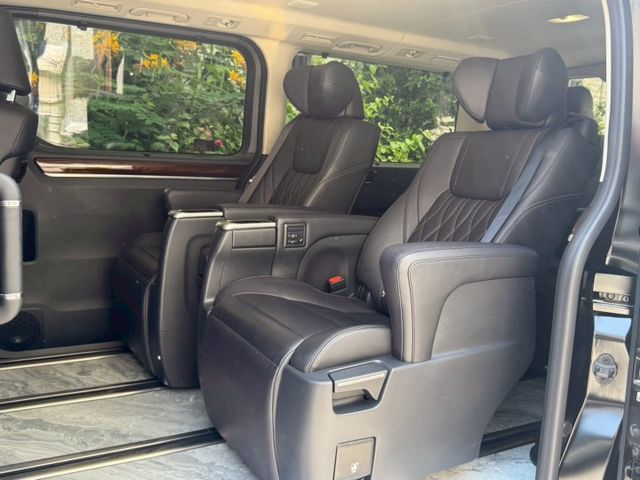 2023 Toyota Granvia 6人座旗艦  免鑰匙啟動 摸門解鎖 方向盤快控鍵 定速巡航 電動尾門  第12張相片