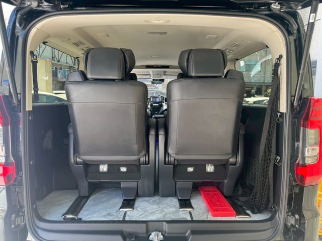 2023 Toyota Granvia 6人座旗艦  免鑰匙啟動 摸門解鎖 方向盤快控鍵 定速巡航 電動尾門  第14張相片