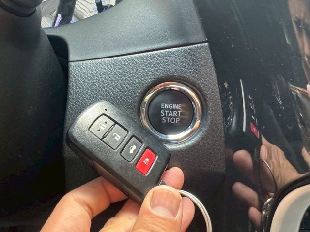 2016 Toyota Corolla Altis 1.8經典版S+  免鑰匙啟動 方向盤快控鍵  定速巡航 恆溫空調  第5張相片