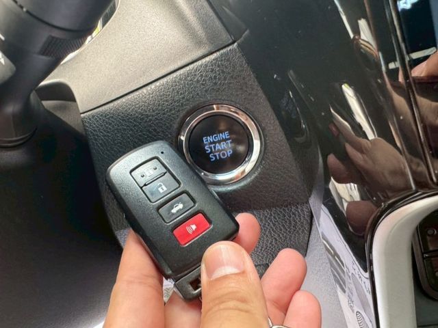 2017 Toyota Corolla Altis 1.8  免Key 恆溫空調 定速巡航 循跡防滑 安卓影音 倒車影像  第4張相片