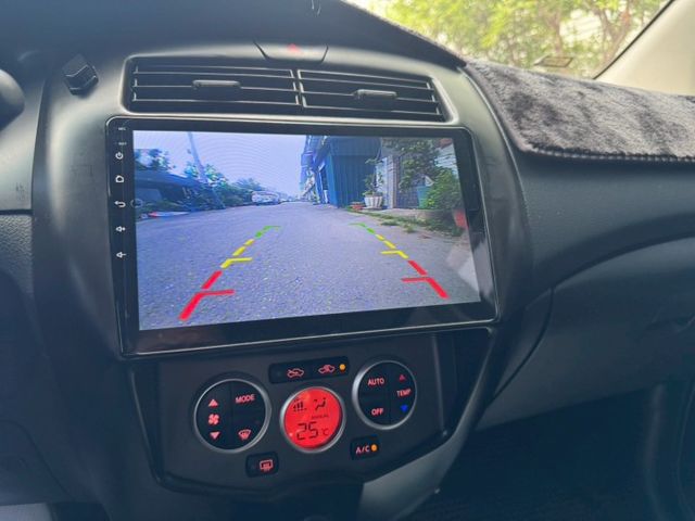 2015 Nissan Livina 1.6  恆溫空調  安卓影音 倒車影像  車頂行李架  第6張相片