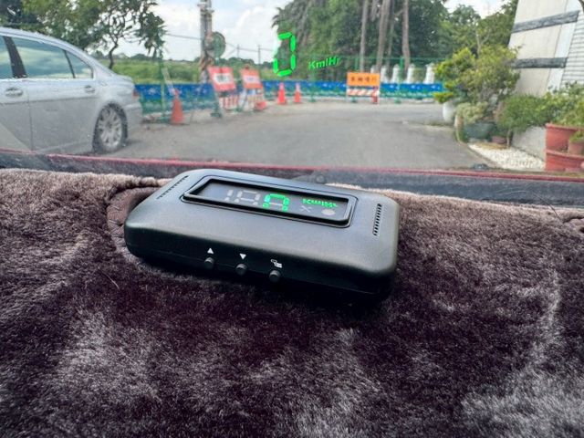 2015 Nissan Livina 1.6  恆溫空調  安卓影音 倒車影像  車頂行李架  第7張相片