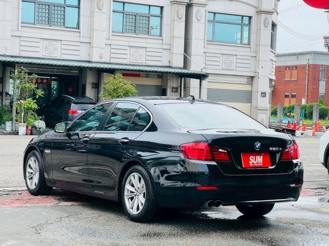 2012 BMW 5-Series Sedan 520d  柴油 總代理 免鑰匙啟動 恆溫空調 定速巡航  第2張相片