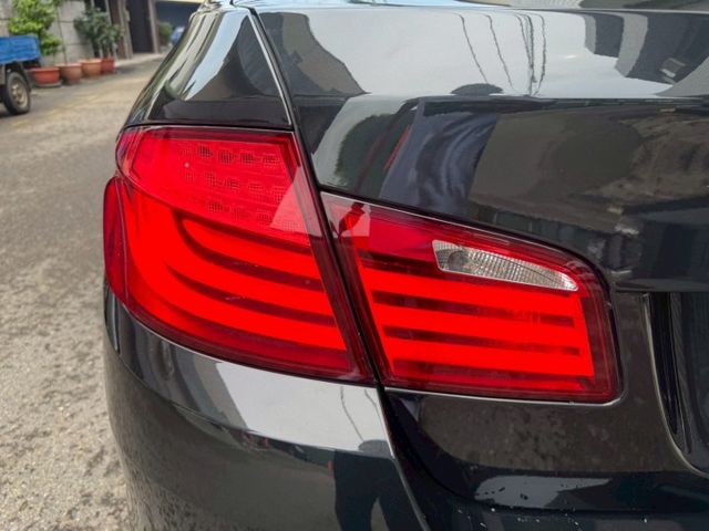 2012 BMW 5-Series Sedan 520d  柴油 總代理 免鑰匙啟動 恆溫空調 定速巡航  第4張相片
