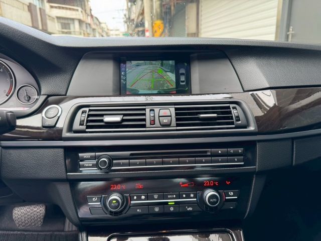 2012 BMW 5-Series Sedan 520d  柴油 總代理 免鑰匙啟動 恆溫空調 定速巡航  第9張相片