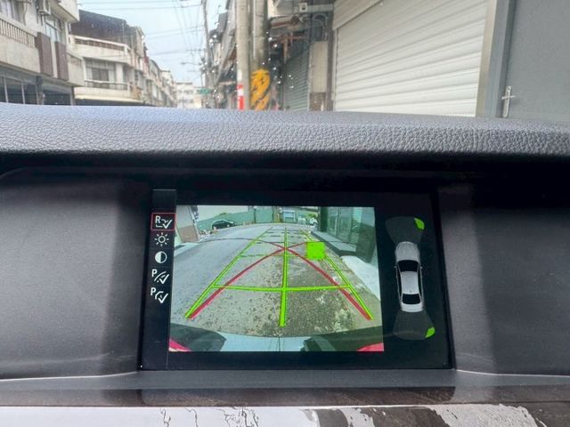 2012 BMW 5-Series Sedan 520d  柴油 總代理 免鑰匙啟動 恆溫空調 定速巡航  第10張相片