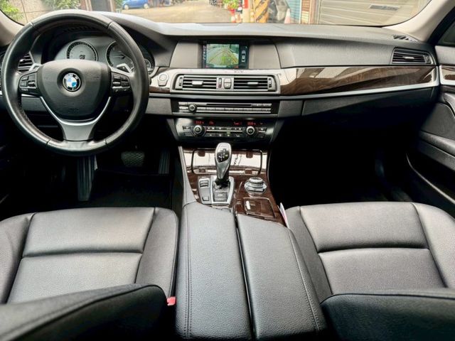 2012 BMW 5-Series Sedan 520d  柴油 總代理 免鑰匙啟動 恆溫空調 定速巡航  第15張相片