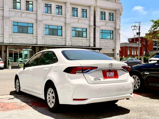 2022 Toyota Corolla Altis 1.8經典  方向盤快控鍵  定速巡航  循跡防滑  胎壓監控  第2張相片