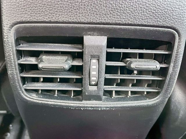 2022 Toyota Corolla Altis 1.8經典  方向盤快控鍵  定速巡航  循跡防滑  胎壓監控  第8張相片