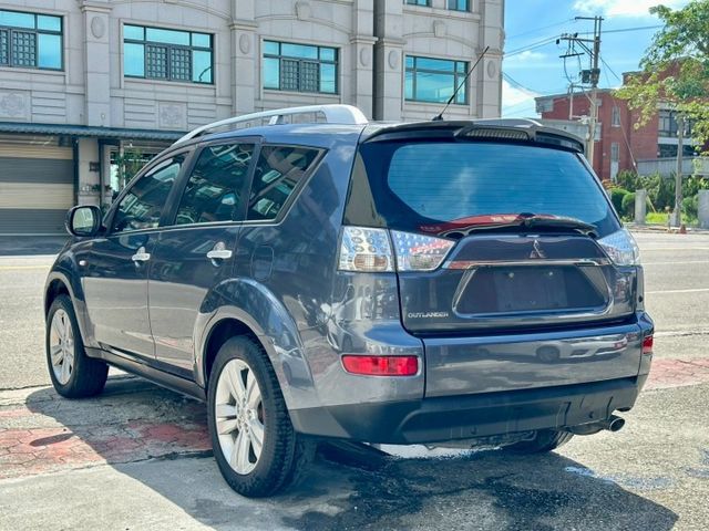 2013 Mitsubishi Outlander 2.4 4WD 方向盤快控鍵  定速巡航  循跡防滑  車道變換輔助  第2張相片