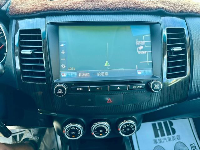 2013 Mitsubishi Outlander 2.4 4WD 方向盤快控鍵  定速巡航  循跡防滑  車道變換輔助  第7張相片