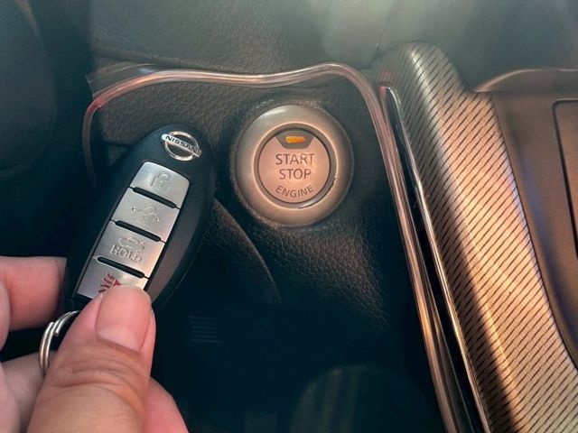 2016 Nissan Sentra Aero 1.8 旗艦版  免鑰匙啟動  方向盤快控鍵 恆溫空調 定速巡航  第5張相片