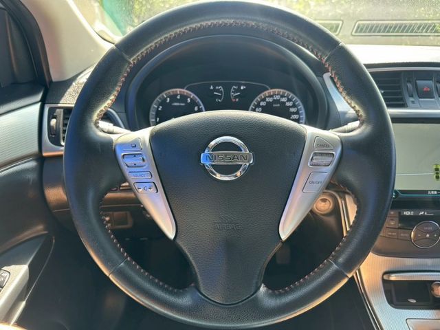 2016 Nissan Sentra Aero 1.8 旗艦版  免鑰匙啟動  方向盤快控鍵 恆溫空調 定速巡航  第6張相片