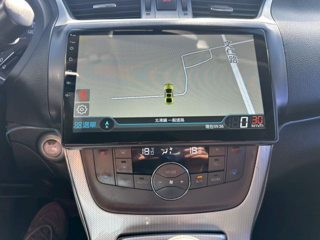 2016 Nissan Sentra Aero 1.8 旗艦版  免鑰匙啟動  方向盤快控鍵 恆溫空調 定速巡航  第7張相片