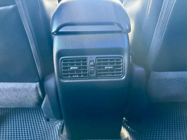 2016 Nissan Sentra Aero 1.8 旗艦版  免鑰匙啟動  方向盤快控鍵 恆溫空調 定速巡航  第10張相片