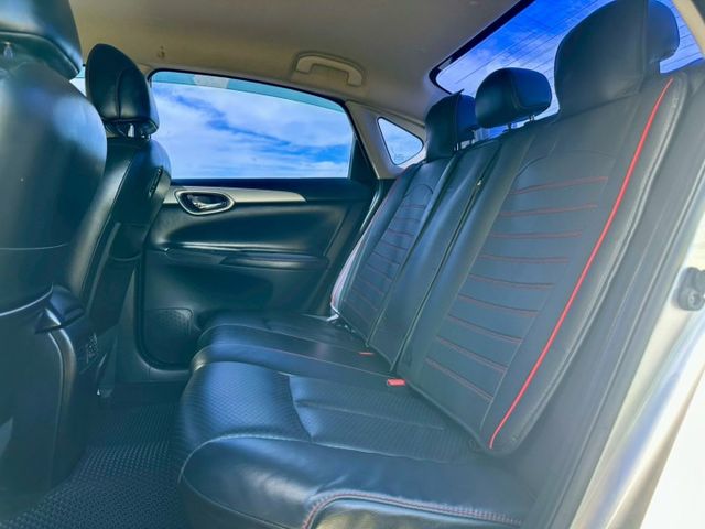 2016 Nissan Sentra Aero 1.8 旗艦版  免鑰匙啟動  方向盤快控鍵 恆溫空調 定速巡航  第12張相片