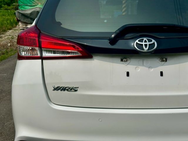 2020 Toyota Yaris 1.5經典  循跡防滑 LED日行燈 光感應自動頭燈 倒車雷達警示  第3張相片