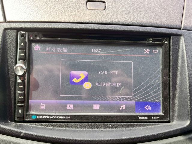 2012 Mitsubishi   Zinger 2.4 大型輪弧 頭燈水平頭整 後座出風口 後座前後滑移  第4張相片