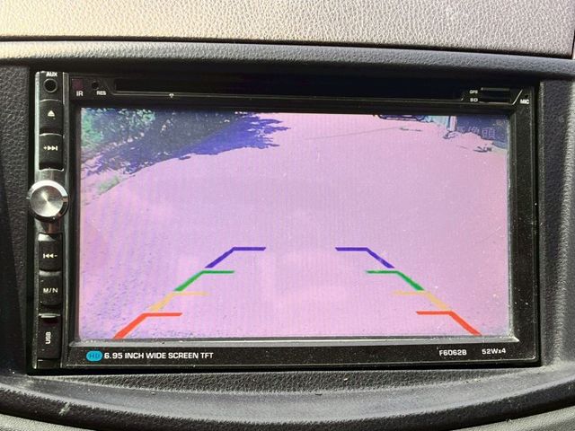 2012 Mitsubishi   Zinger 2.4 大型輪弧 頭燈水平頭整 後座出風口 後座前後滑移  第5張相片