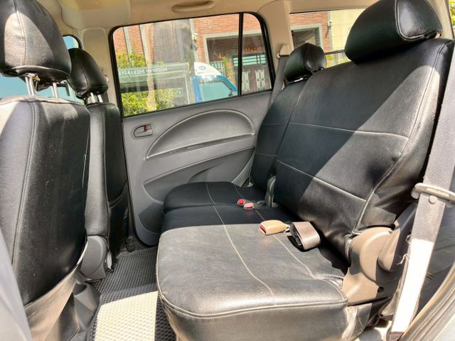 2012 Mitsubishi   Zinger 2.4 大型輪弧 頭燈水平頭整 後座出風口 後座前後滑移  第8張相片