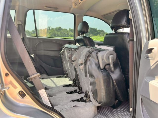 2012 Mitsubishi   Zinger 2.4 大型輪弧 頭燈水平頭整 後座出風口 後座前後滑移  第9張相片