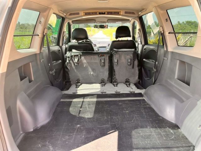 2012 Mitsubishi   Zinger 2.4 大型輪弧 頭燈水平頭整 後座出風口 後座前後滑移  第10張相片