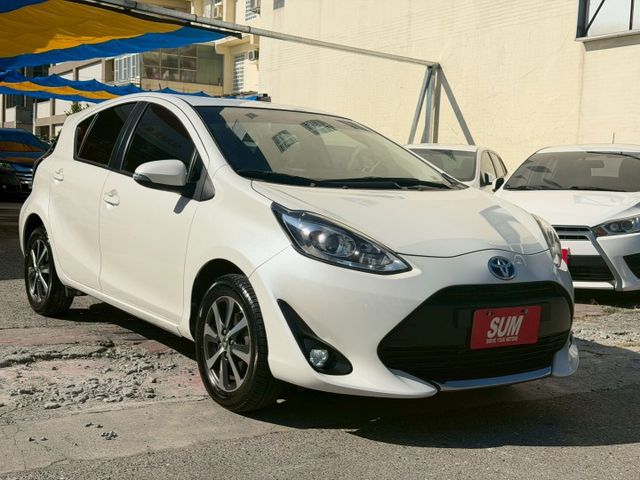 2020 Toyota Prius c 1.5 油電 免鑰匙啟動 恆溫空調 定速巡航 循跡防滑 方向盤快控鍵  第1張相片