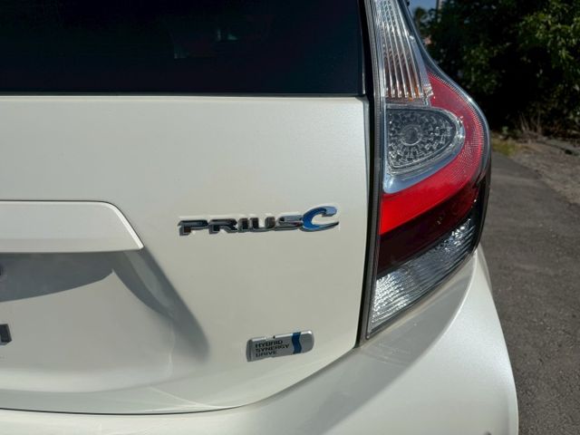 2020 Toyota Prius c 1.5 油電 免鑰匙啟動 恆溫空調 定速巡航 循跡防滑 方向盤快控鍵  第3張相片