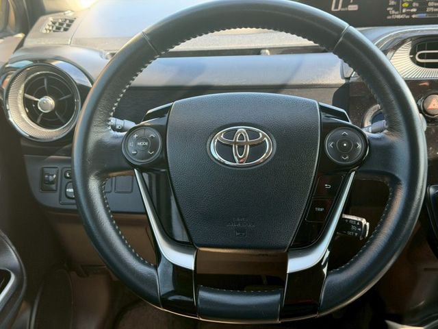 2020 Toyota Prius c 1.5 油電 免鑰匙啟動 恆溫空調 定速巡航 循跡防滑 方向盤快控鍵  第8張相片