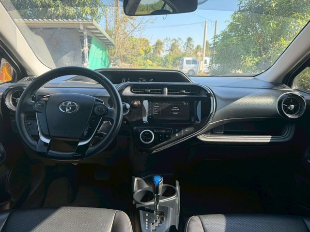 2020 Toyota Prius c 1.5 油電 免鑰匙啟動 恆溫空調 定速巡航 循跡防滑 方向盤快控鍵  第11張相片