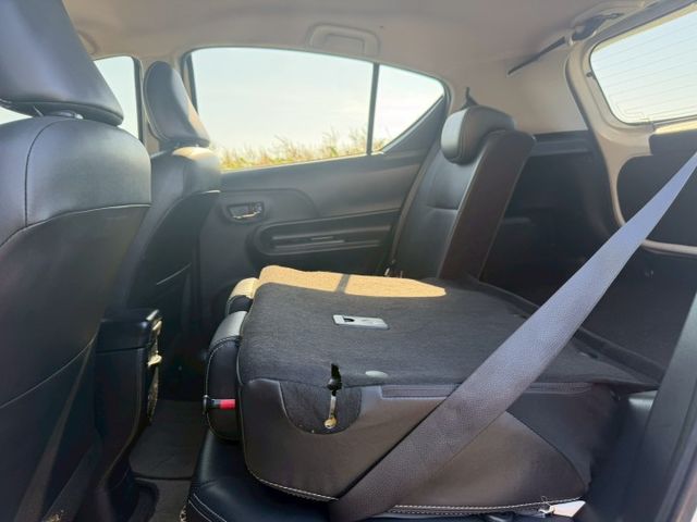 2020 Toyota Prius c 1.5 油電 免鑰匙啟動 恆溫空調 定速巡航 循跡防滑 方向盤快控鍵  第13張相片