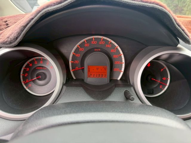 2013 Honda Fit 1.5 VTi-S  恆溫空調 定速巡航 方向盤快控鍵 換檔撥片  頭燈水平調整  第5張相片