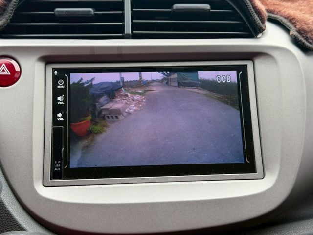 2013 Honda Fit 1.5 VTi-S  恆溫空調 定速巡航 方向盤快控鍵 換檔撥片  頭燈水平調整  第10張相片