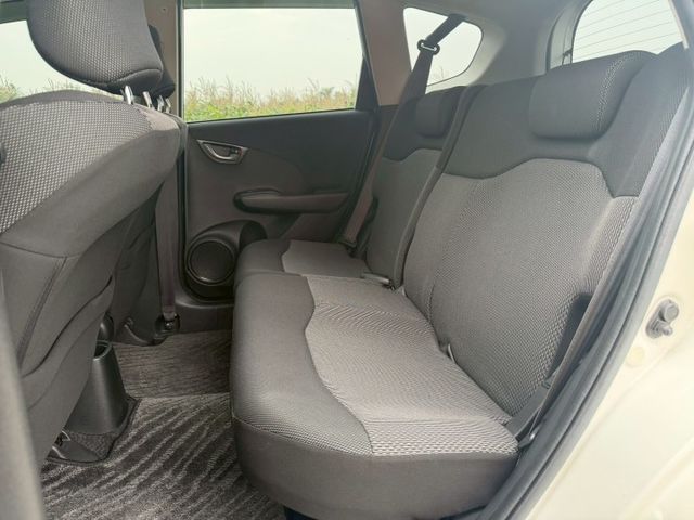 2013 Honda Fit 1.5 VTi-S  恆溫空調 定速巡航 方向盤快控鍵 換檔撥片  頭燈水平調整  第13張相片