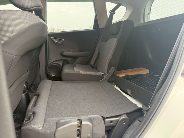 2013 Honda Fit 1.5 VTi-S  恆溫空調 定速巡航 方向盤快控鍵 換檔撥片  頭燈水平調整  第14張相片