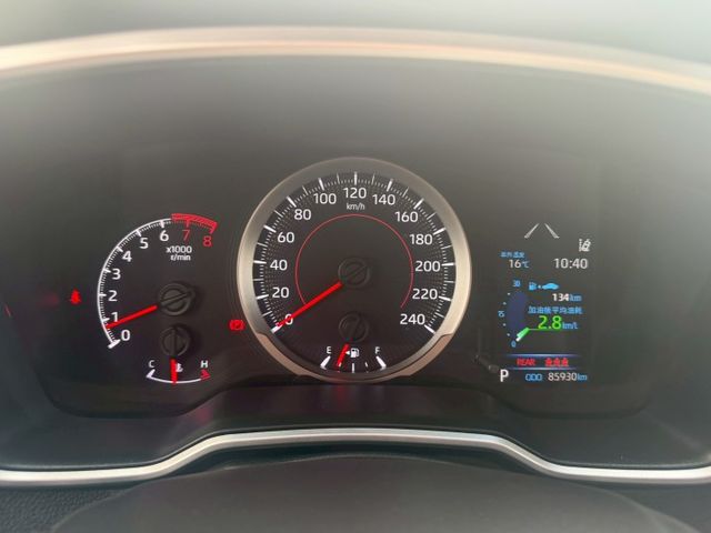 2021 Toyota Corolla Altis 1.8經典  方向盤快控鍵 定速巡航 胎壓監控 遠光燈自動控制  第5張相片
