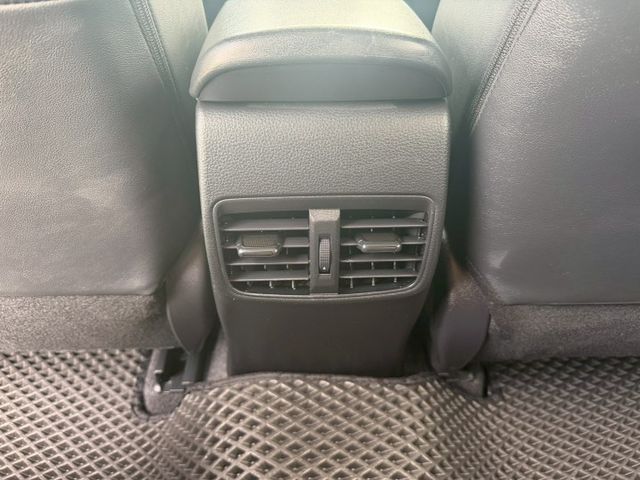 2021 Toyota Corolla Altis 1.8經典  方向盤快控鍵 定速巡航 胎壓監控 遠光燈自動控制  第9張相片