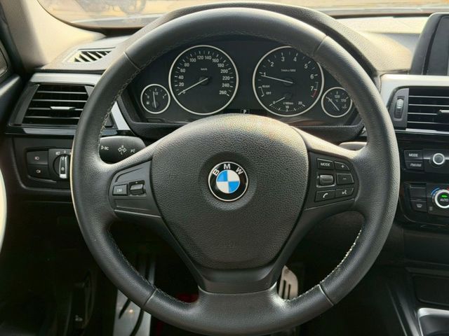 2013 BMW 3-Series Sedan 316i 總代理  免鑰匙 HID頭燈 方向盤快控鍵 恆溫空調  第7張相片