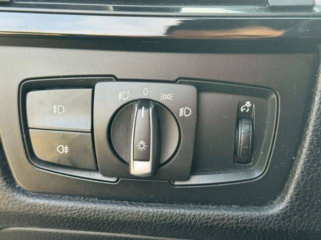 2013 BMW 3-Series Sedan 316i 總代理  免鑰匙 HID頭燈 方向盤快控鍵 恆溫空調  第9張相片