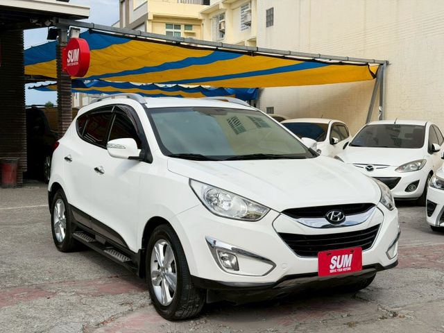 2012 Hyundai ix35 2.4  4WD 車頂行李架 方向盤快控鍵 恆溫空調 定速巡航 循跡防滑  第1張相片