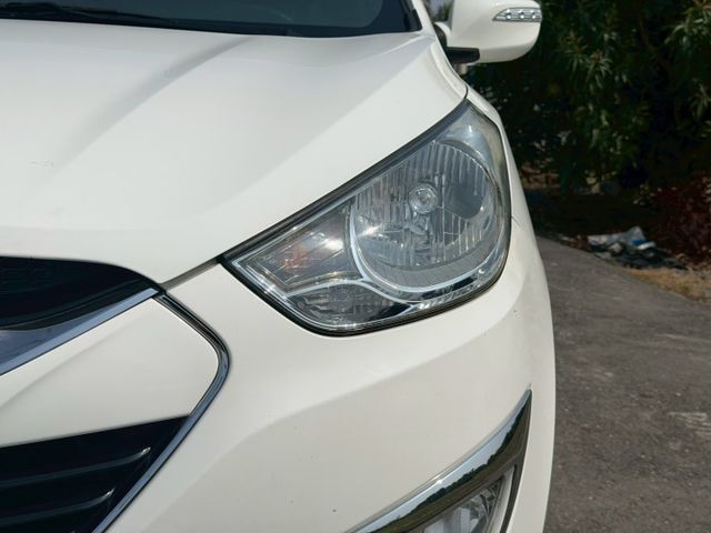 2012 Hyundai ix35 2.4  4WD 車頂行李架 方向盤快控鍵 恆溫空調 定速巡航 循跡防滑  第3張相片