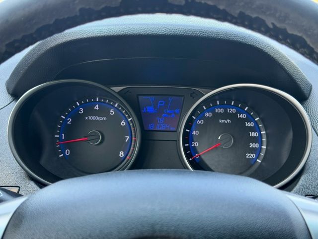 2012 Hyundai ix35 2.4  4WD 車頂行李架 方向盤快控鍵 恆溫空調 定速巡航 循跡防滑  第5張相片