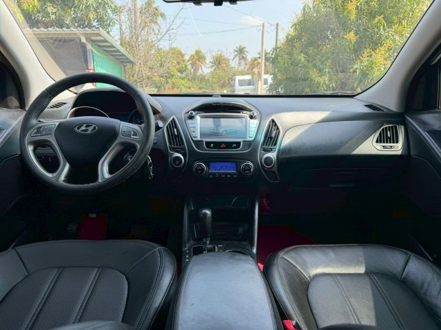 2012 Hyundai ix35 2.4  4WD 車頂行李架 方向盤快控鍵 恆溫空調 定速巡航 循跡防滑  第9張相片